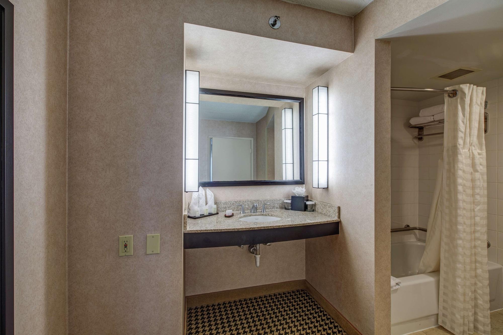 Embassy Suites By Hilton Detroit Metro Airport Romulus Extérieur photo