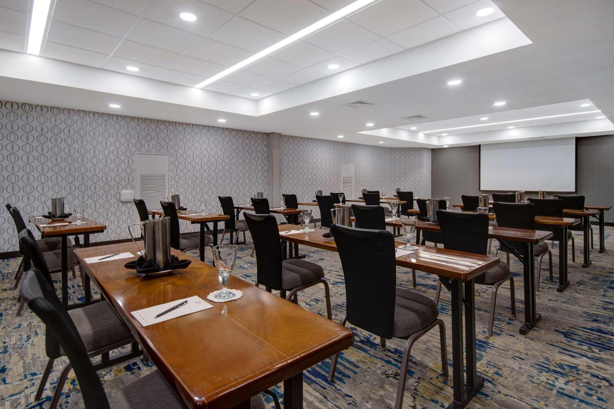 Embassy Suites By Hilton Detroit Metro Airport Romulus Extérieur photo