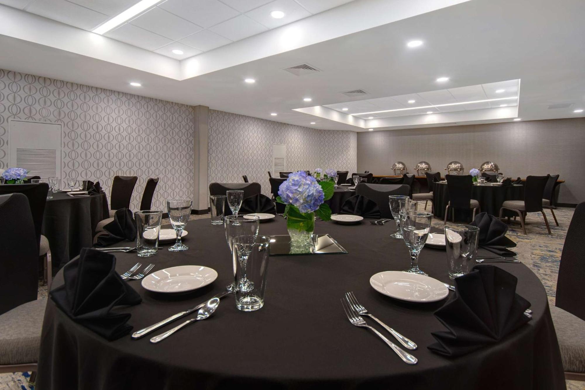 Embassy Suites By Hilton Detroit Metro Airport Romulus Extérieur photo