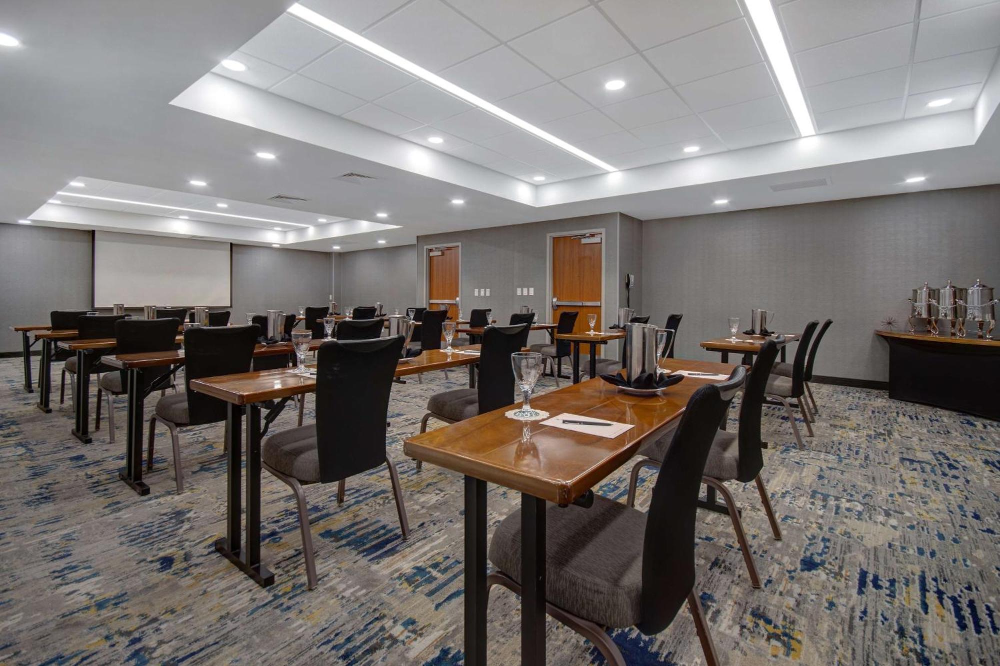Embassy Suites By Hilton Detroit Metro Airport Romulus Extérieur photo