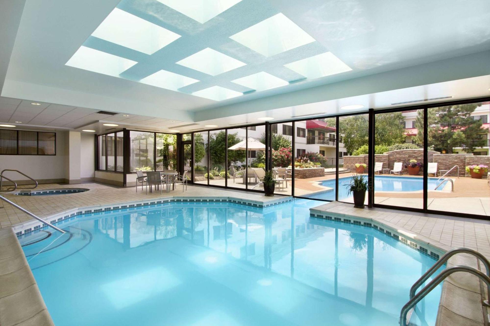 Embassy Suites By Hilton Detroit Metro Airport Romulus Extérieur photo