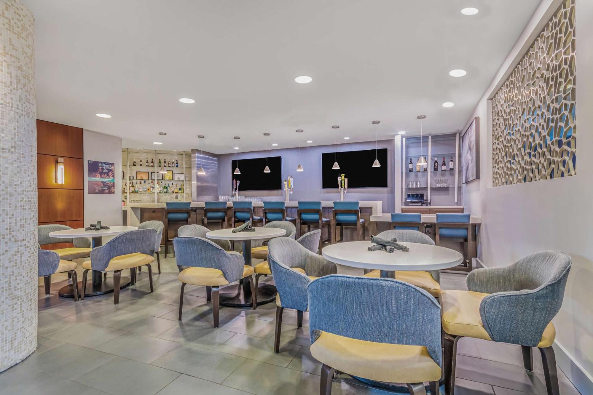 Embassy Suites By Hilton Detroit Metro Airport Romulus Extérieur photo